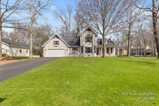 7458 Hidden Forest Dr, Hudsonville, MI 49426