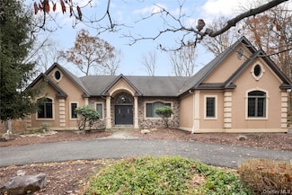 16 S de Baun Ave, Airmont, NY 10901