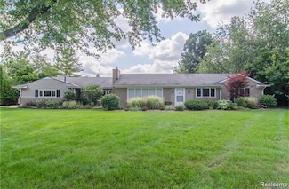 3275 Chickering Ln, Bloomfield Hills, MI 48302