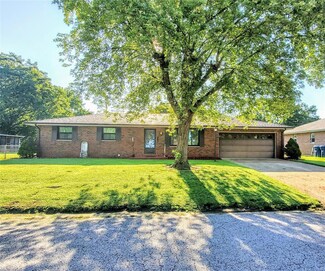 3848 Lake St, Granite City, IL 62040