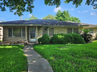 4849 Larkspur St, Houston, TX 77033