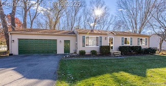 4771 Fiddle Ave, Waterford, MI 48328