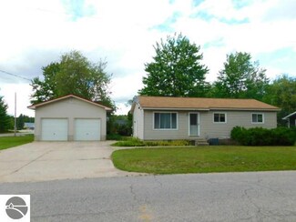512 Arbor St, Kalkaska, MI 49646