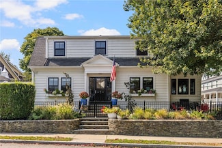 41 Hunter Ave, Newport, RI 02840