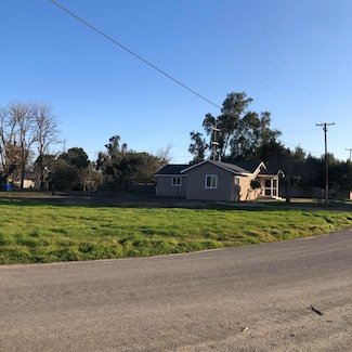 16710 Hyde St, Riverdale, CA 93656
