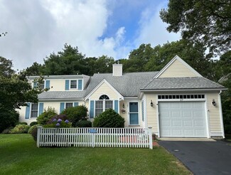27 Tidal Ln, Hyannis, MA 02601