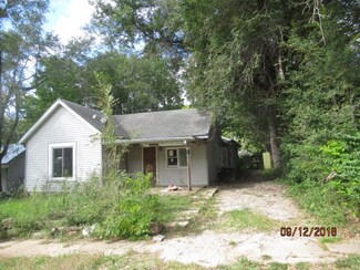 212 E 3rd St, Onaga, KS 66521