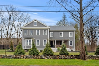 462 Thoreau St, Concord, MA 01742
