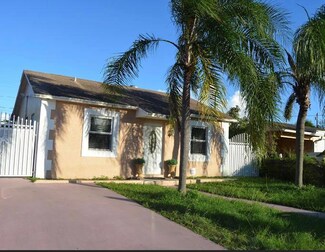 2206 Park St, Lake Worth, FL 33460
