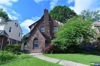 328 Demott Ave, Teaneck, NJ 07666