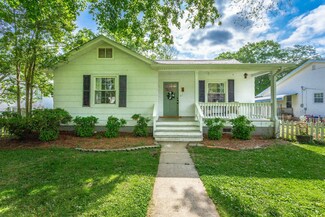 404 Crescent Ave, Chickamauga, GA 30707