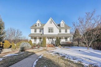3 Erik Ct, Nanuet, NY 10954