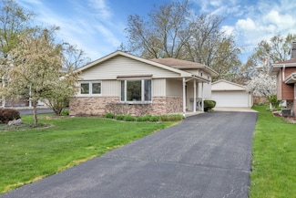 5860 Virginia Ave, Clarendon Hills, IL 60514