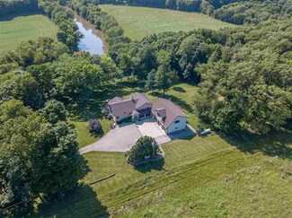 5547 W Beaver Rd, Freeport, IL 61032