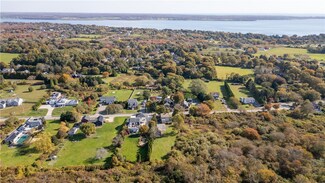 93 3rd Beach Rd, Middletown, RI 02842