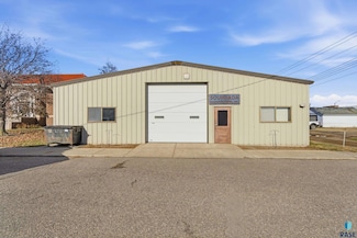 108 W 17th Ave, Tyndall, SD 57066