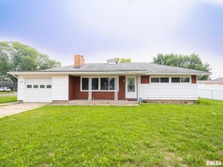 2324 W Forrest Hill Ave, Peoria, IL 61604