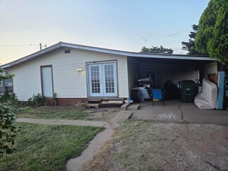 8710 E Silver Lake Rd, Haven, KS 67543