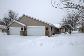 825 Greensview Ct NW, Hutchinson, MN 55350