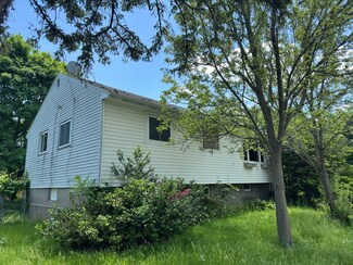 44 Carruth St, Quincy, MA 02170