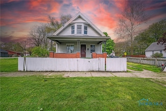 202 Lake Shore Ave, Toledo, OH 43609