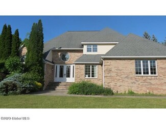 73 Moreland Dr, Mechanicville, NY 12118