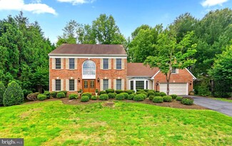 9703 Locust Hill Dr, Great Falls, VA 22066