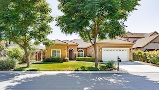 4575 N Emerald Peak Dr, Clovis, CA 93619