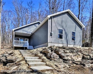 65 Primrose Dr, Spring Brook Township, PA 18444