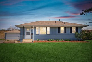 5000 Howe Ln, Minneapolis, MN 55429