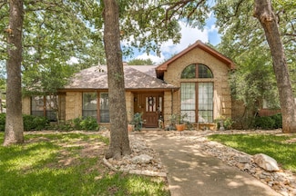 2017 Paddockview Dr, Arlington, TX 76017