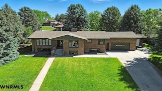 1201 Larkspur Dr, Scottsbluff, NE 69361