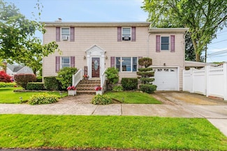 101 Lido Pkwy, Lindenhurst, NY 11757