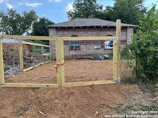 330 E Hart Ave, San Antonio, TX 78214