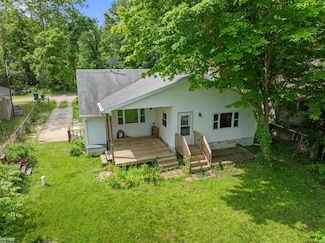 6860 Lakeview Dr, Bellevue, MI 49021