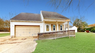 7935 Laura Ann Ln, Hayes, VA 23072