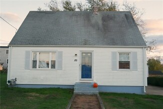85 Seascape Ave, Middletown, RI 02842