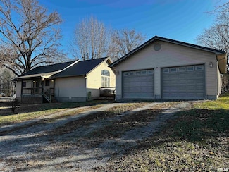 802 E Charles St, West Frankfort, IL 62896