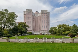 5555 N Sheridan Rd Unit 308, Chicago, IL 60640
