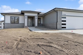 17314 Springbrook Trail, Urbandale, IA 50323
