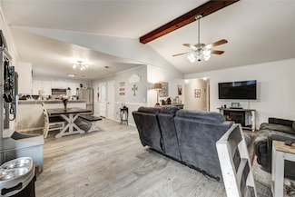 3302 Myatt Ln, El Campo, TX 77437