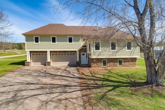 18519 Roanoke St NW, Anoka, MN 55303