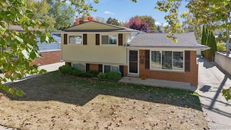 496 Langley Blvd, Clawson, MI 48017