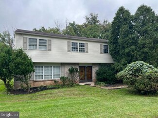 320 Toll Dr, Southampton, PA 18966