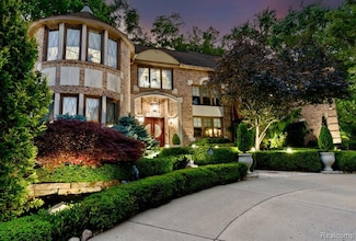 7310 Sandy Creek Ln, Bloomfield Hills, MI 48301