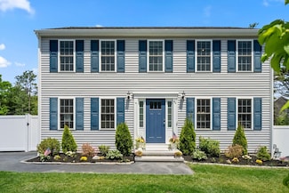 27 Copper Lantern Dr, Plymouth, MA 02360