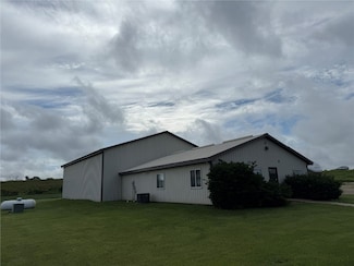 4299 Lewis Access Rd, Center Point, IA 52213