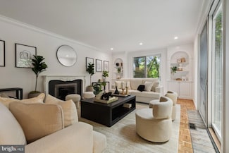 6 Roland Mews, Baltimore, MD 21210