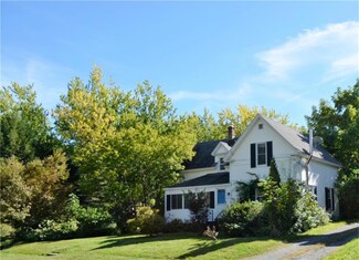21 Forest Ave, Orono, ME 04473