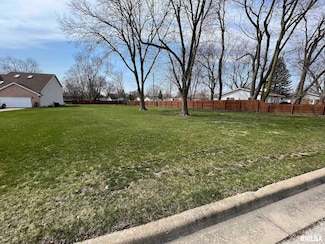 511 16th St, Lincoln, IL 62656